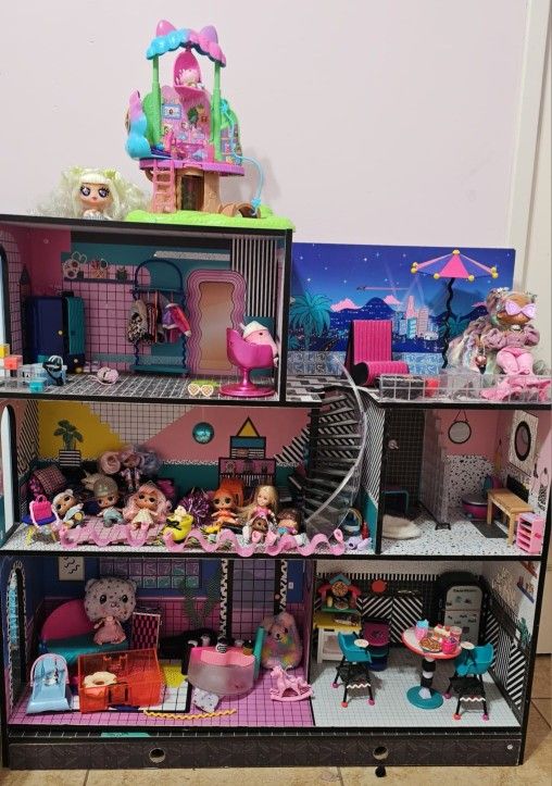 LOL Doll House & Dolls
