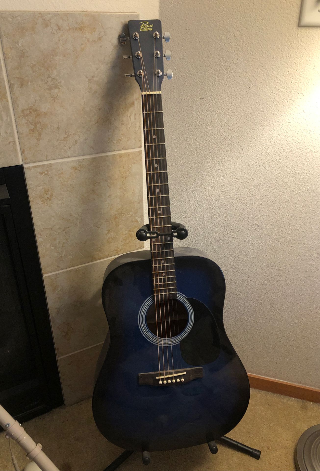 Rogue Acoustic Guitar with Stand Barely Used