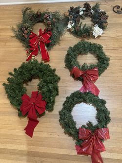 🎄 Holiday Wreaths – $10–$20 Each or Bundle All 5 for $60! 🎄