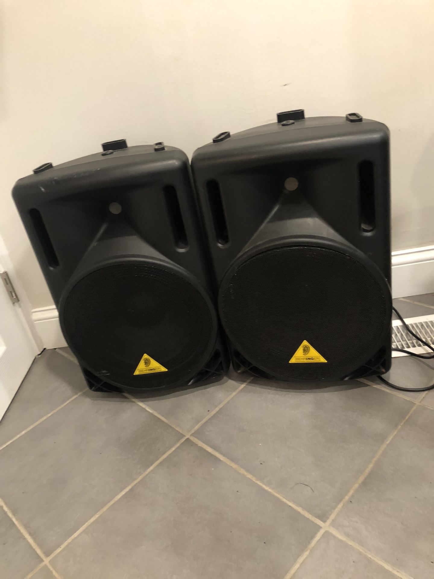 12 Inches Behringer Power Speaker