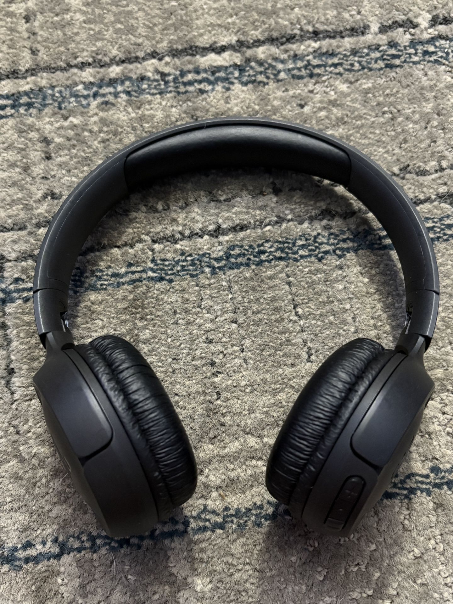 JBL Wireless Over-Ear Headphones – Black – Great Sound