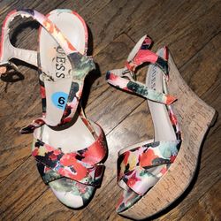 Size 6 Guess Wedge