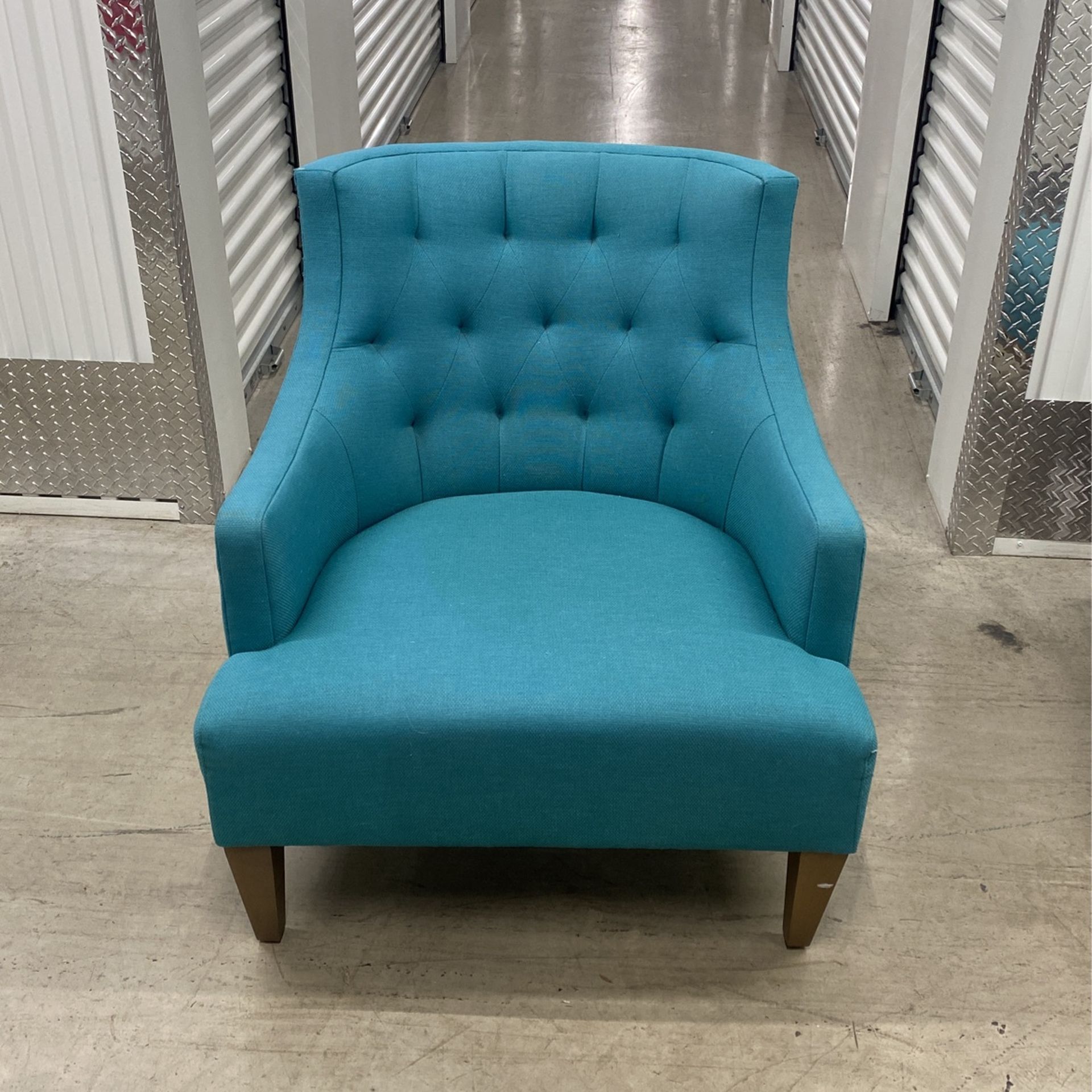 High back lounge chair w/ ottoman