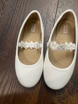 Girls creame Biege dress flat shoes size 10 by jumping beans