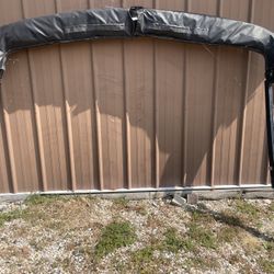 Black Top, Black Frame manitou Pontoon Bimini