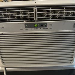 Frigidaire Air Conditioner 10,000btu With Remote. Works Good And Cold. You Pickup