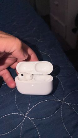 Apple AirPods Pro  3  no right size