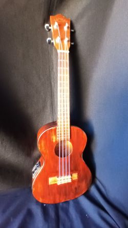 Lanika ukulele concert size
