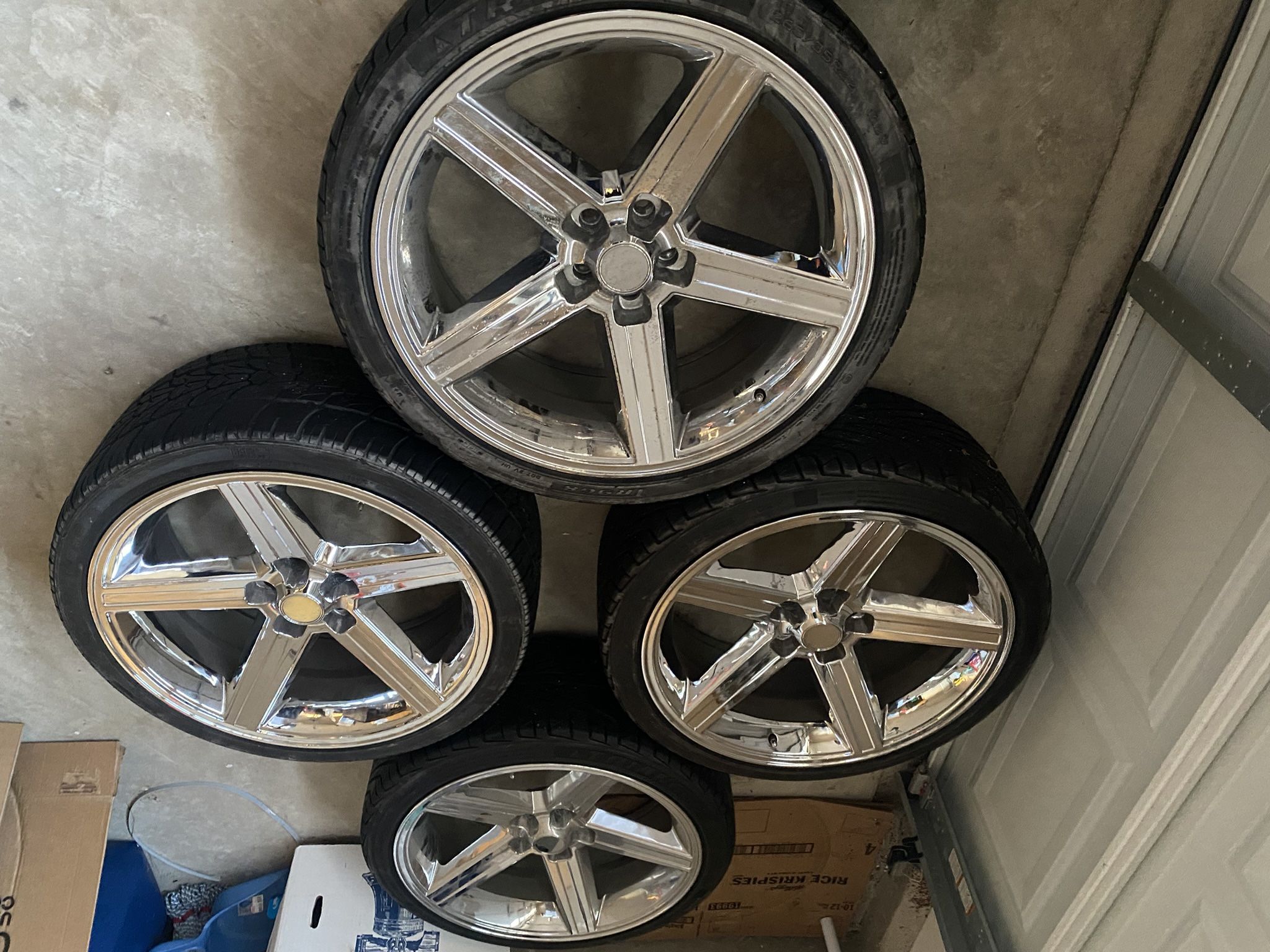 I Roc Rims 22in 5lug 4.5 for Sale in Raeford, NC - OfferUp