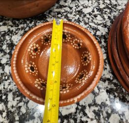 Platos y ollas de barro