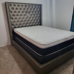 NEW QUEEN PILLOW TOP MATTRESS and BOX SPRING. Bed frame not included 👍