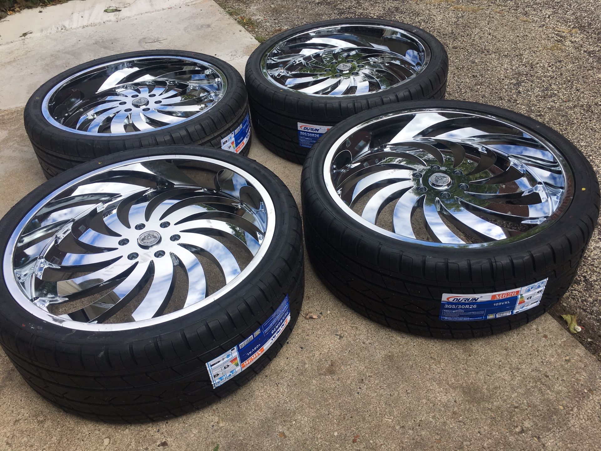 26 inch Gima in flames Chrome rims 6 lug 305/30/26 DURUN tires 6x139.7