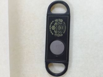Cigar tip cutter