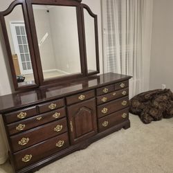 Dresser With Mirror