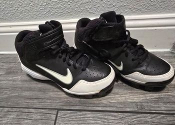 Nike Size 2.5 Cleats 