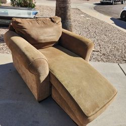 Oversized Brown Chaise Lounge – Ultra Comfortable