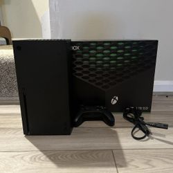 Series X 1TB SSD Home Console - Black - With Controllers & games