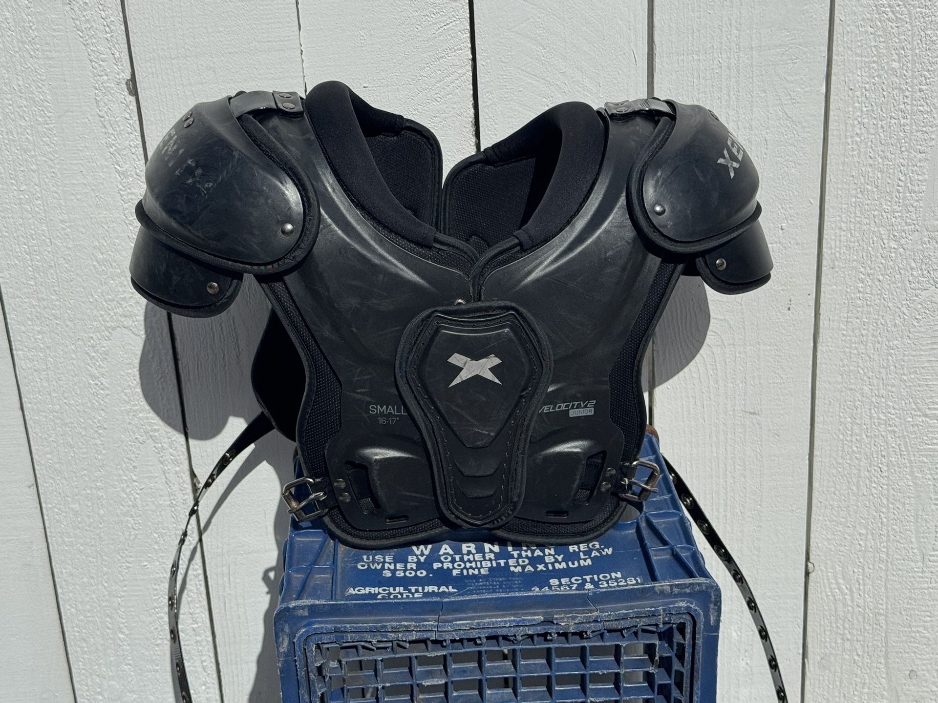 Xenith Velocity2 Junior Shoulder pads size Small