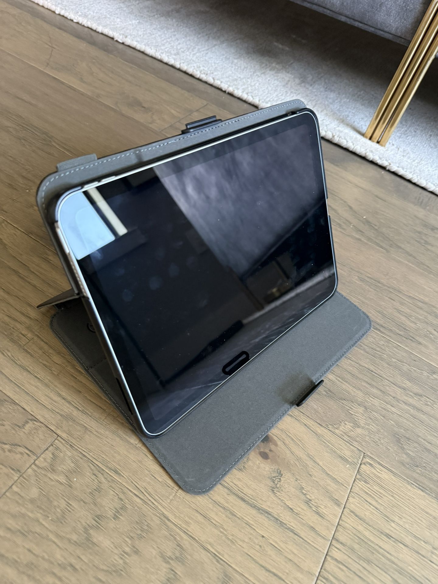 New iPad 10th Generation 64GB With Case And Box