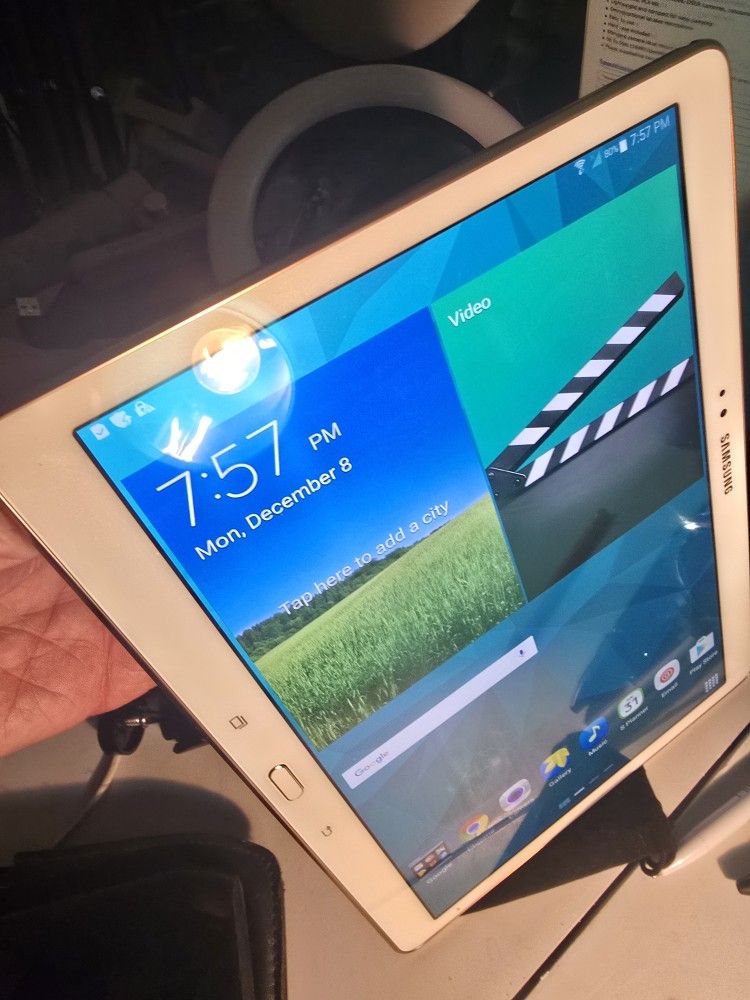 Samsung Tablet - Great Condition + Otter Box!