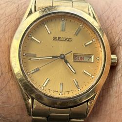 Vintage 80s Near-Mint Seiko Quartz Gold Tone Men's Watch very good condition rated red day date