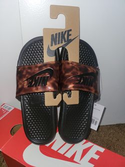 NEW WOMENS NIKE SLIDES