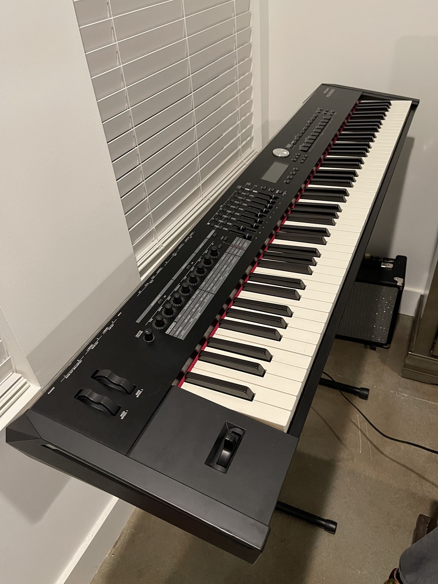 Roland RD-2000 Digital Stage Piano