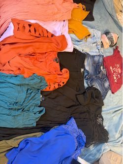 Women’s clothes small/medium