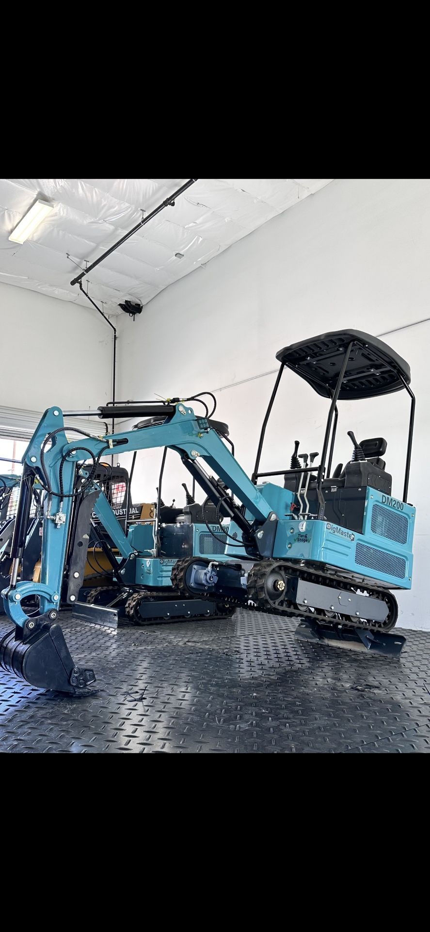 2 TON EXCAVATOR DM200 (NEW 0, HOURS) - KUBOTA DIESEL + HYDRAULIC COOLING
