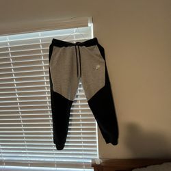 A Nike Tech Jogger 