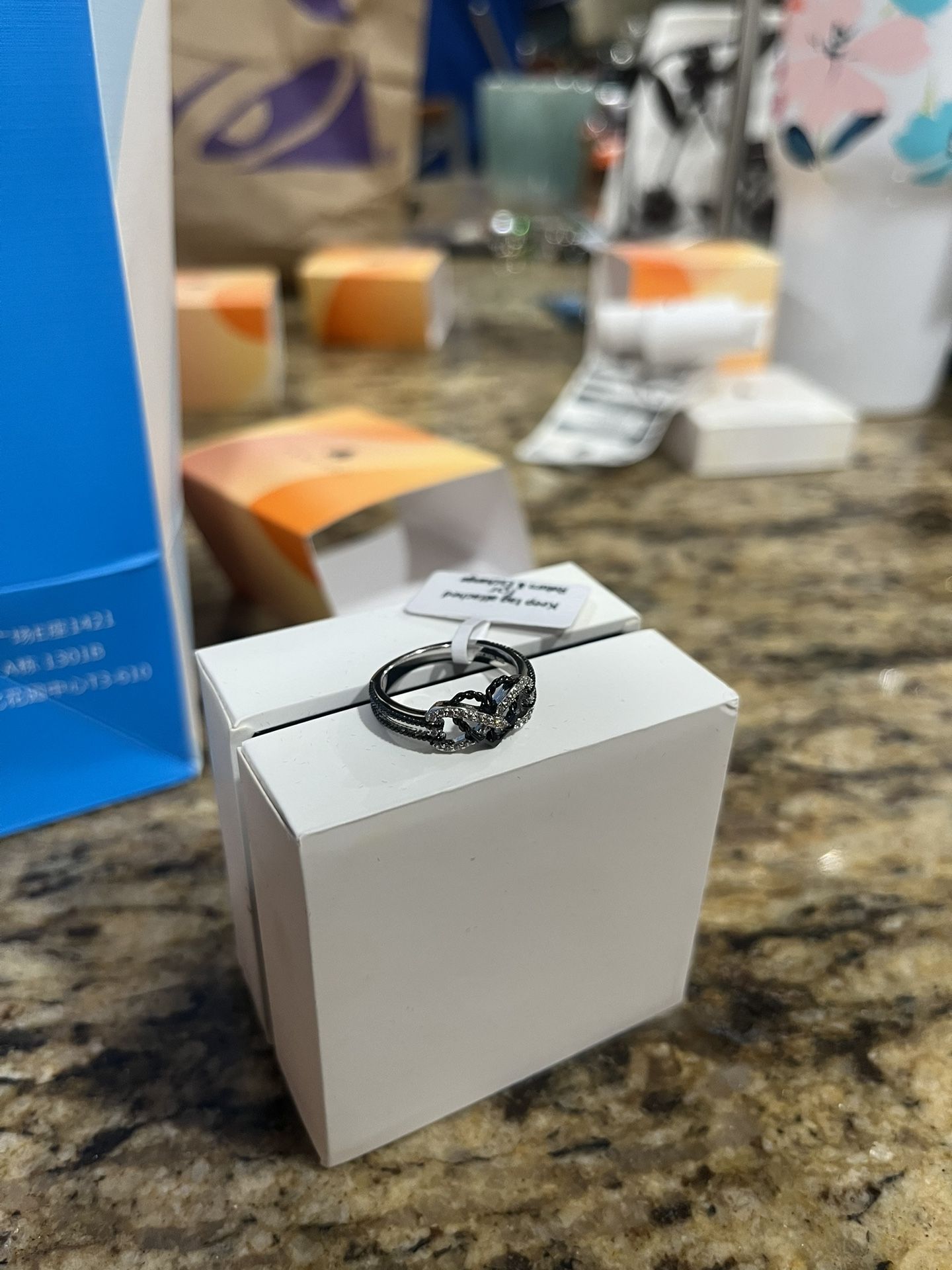 Size 7 Vancaro Black/Silver Heart Infinity Ring
