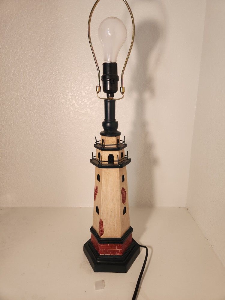LIGHTHOUSE LAMP BASE DISPLAY 