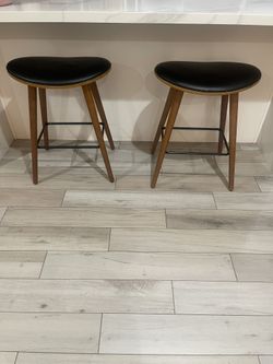 2 Bar Stools