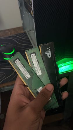 RAM STICKS DDR4 3 4GB
