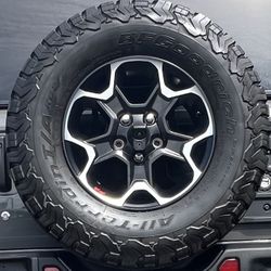 5 - Jeep JL Factory Wheel And Tires 17”rim 33 BFG KO2