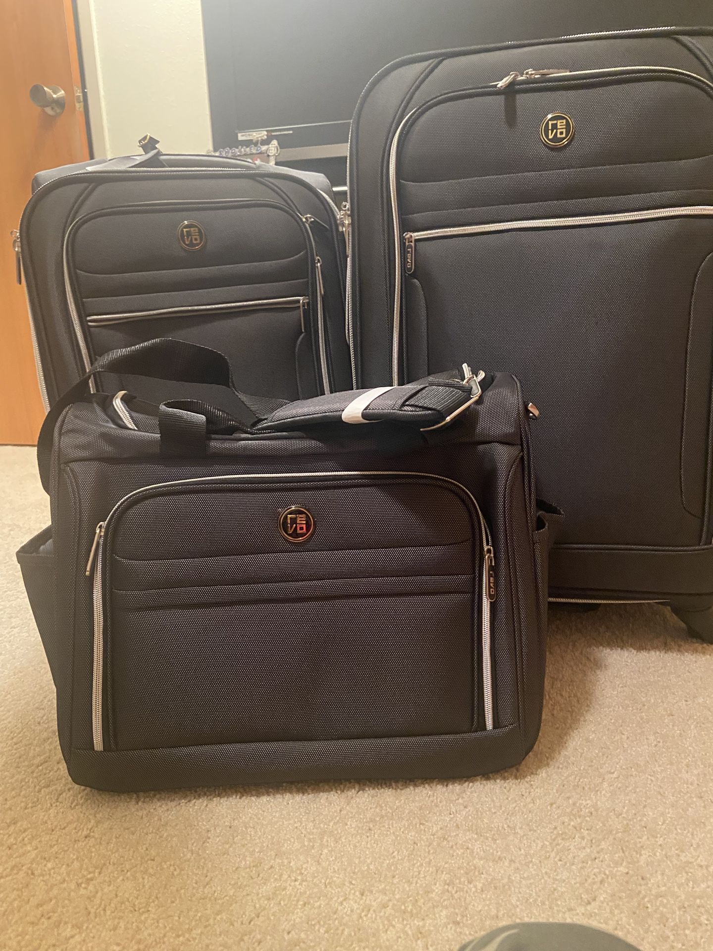 Luggage! 3 Piece Set- Black, Expandable. New Never Used
