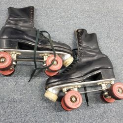 Roller skates.....size 9 mens....size 10 to 10.5 women's 