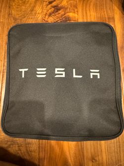 Tesla Home Charger will include adapter for J1772 to NACS
