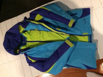 Champion venture dry two coats in one. Girls size 7/8.