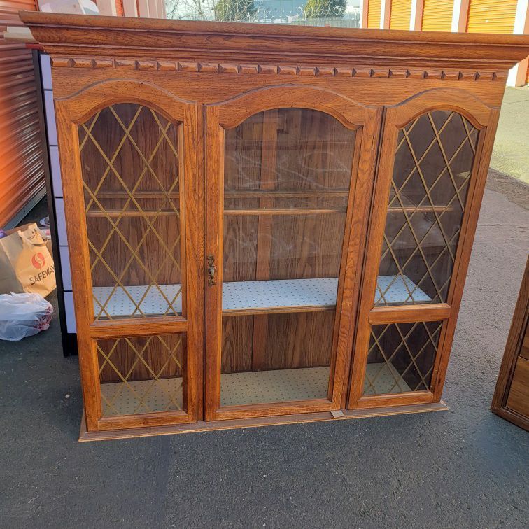 Top Piece Missing Glass Shelves, China Hutch