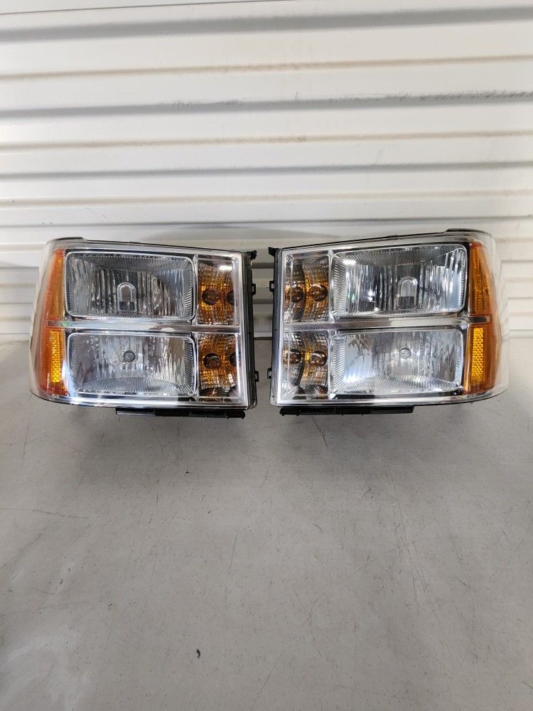 2007 To 2013 GMC Sierra Headlights 