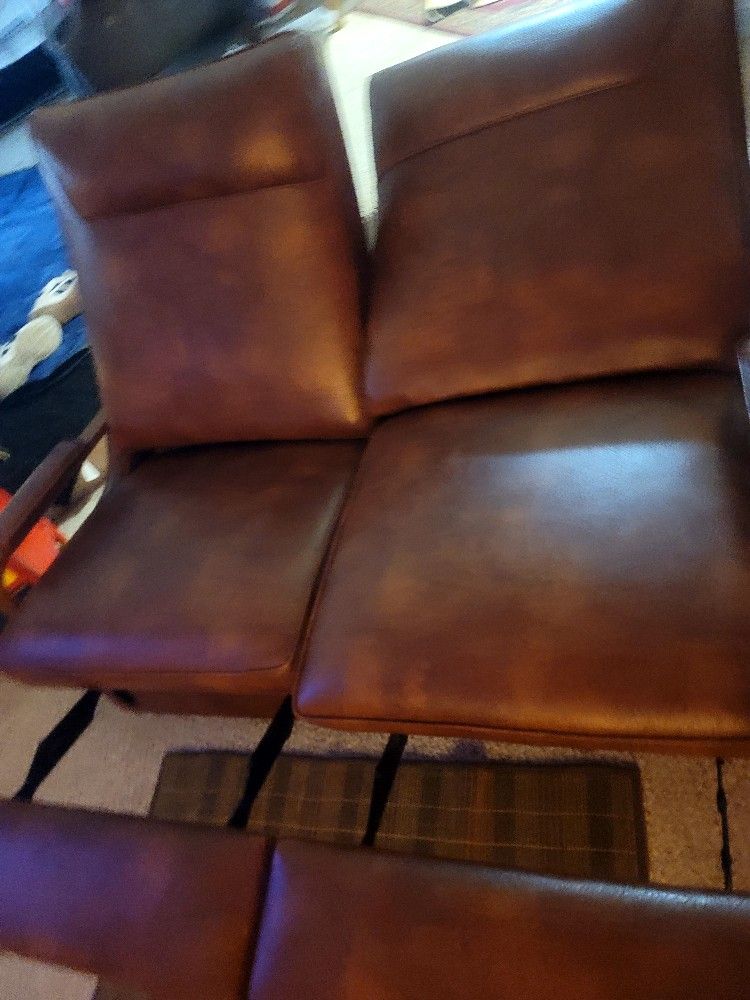Matching Leather Loveseat And Rocker Recliner 