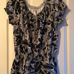 EUC Ladies Size Medium Blouse 