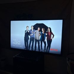 Samsung 40” Smart TV (Model UN40N5200AFXZA) - 1080p HD