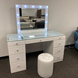 🚀 Same Day Delivery 🚀 Avery White Vanity $1,099.00