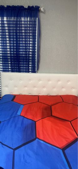 Vendo cama full Size y coqueta