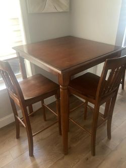 Beautiful Hardwood Breakfast Bar