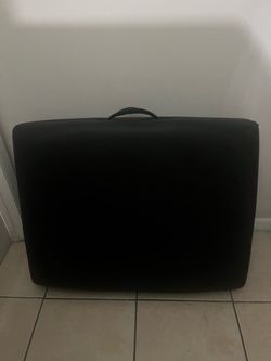 $100 Lightly Used Black NRG Chi Massage Table 4 Sale