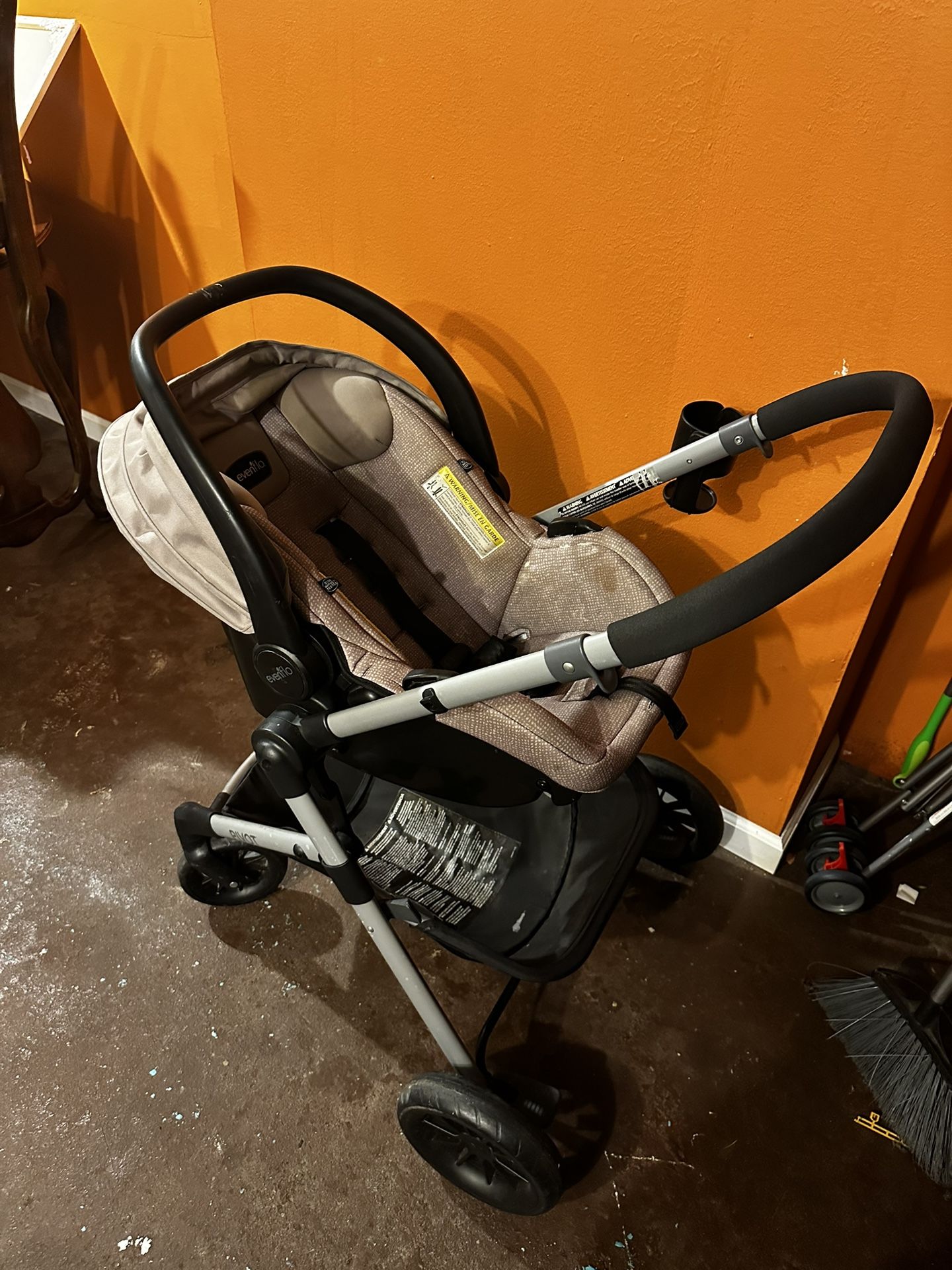 Evenflo Pivot Stroller