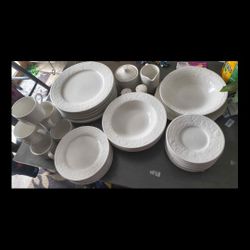Garland 8837 43 piece dinnerware set